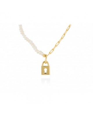 Collar de perlas y cadena...